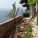 Nyaraló Secluded Fisherman's Cove Lucica, Hvar - 4034 *