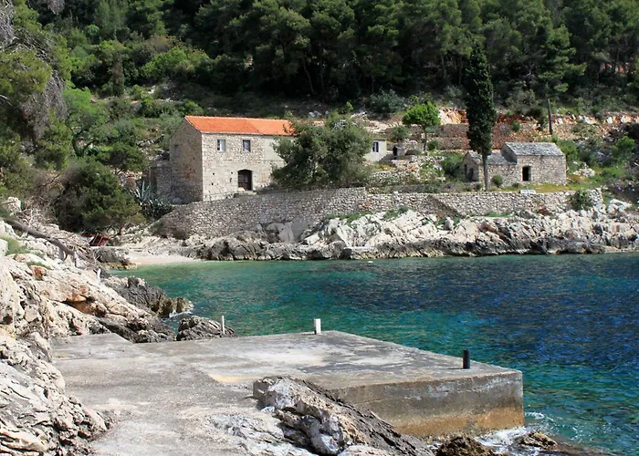 Secluded Fisherman's Cove Lucica, Hvar - 4034 * Gdinj